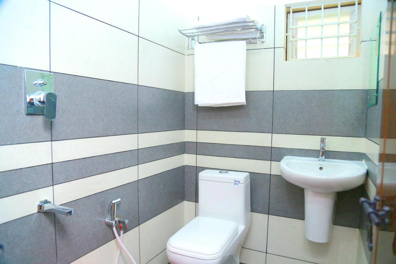 מלון Kochi Metro Residency מראה חיצוני תמונה